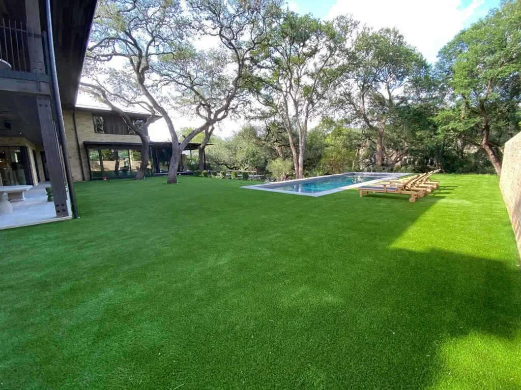 poolside backyard putting green design